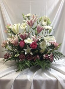 White & pink Lylis with pink roses and white daisy G1-42070_